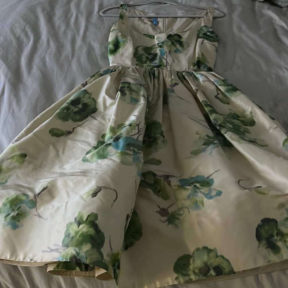 Oscar de la Renta dress!